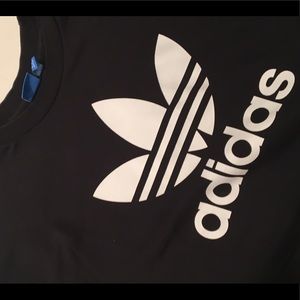 Adidas sweatshirt - with pockets!